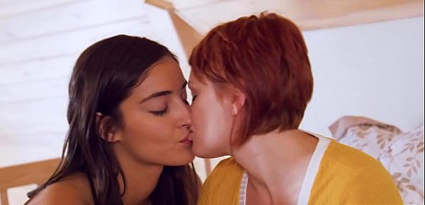  Bree Daniels, Emily Willis finds some love time